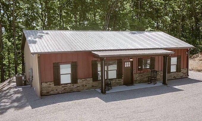 Celina House | The Little Red Barn near Dale Hollow Lake