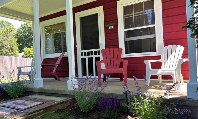 Baiting Hollow Cottage | The Little Red Cottage - A cozy home steps away from private beach & wine trail.