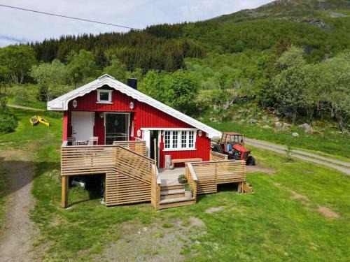Barstrand House | The Little Red Cabin Lofoten