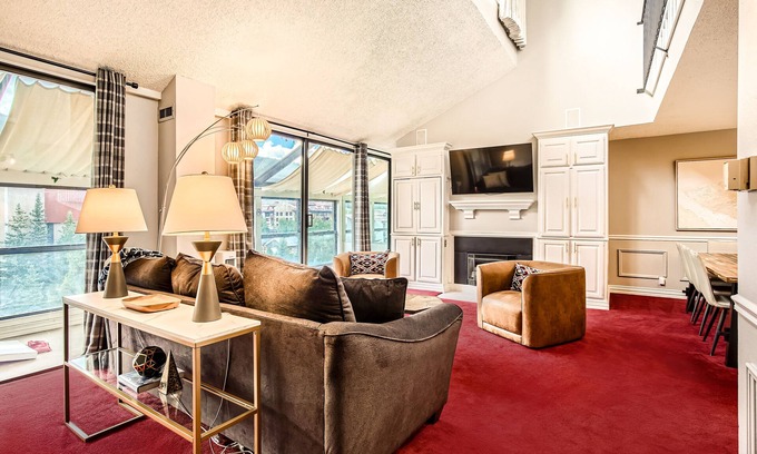 Copper Mountain Village Condo | 🎿The Little Red Ski Haus