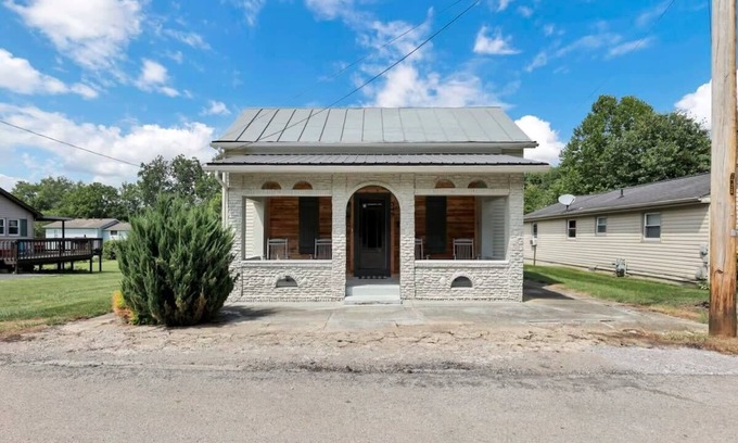 South Lebanon House | The Little River Trails