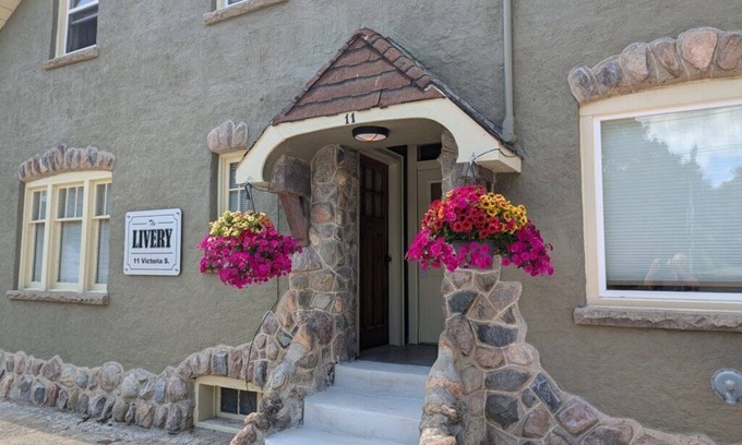 Walkerton Hotel | The Livery