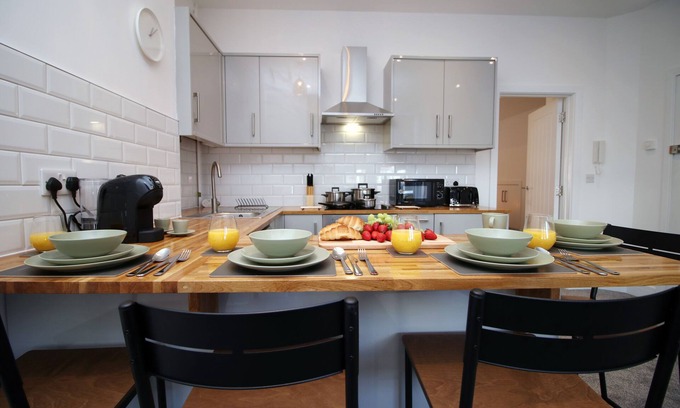 Caerau Apartment | The Llandaff by Stay South Wales - FREE Parking