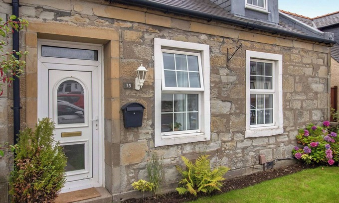 Troon Cottage | The Loans Inn Cottage