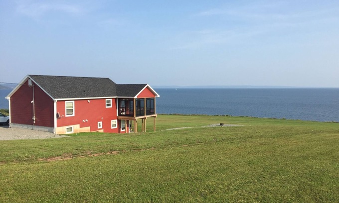 Boularderie House | The Lobster House -Lower Level Unit Only- - 2 BR, Pet Friendly