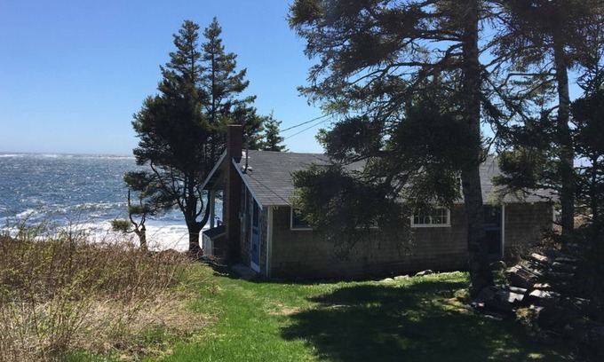 Port Clyde Cottage | The Lobster Trap Cottage - on the water - Port Clyde