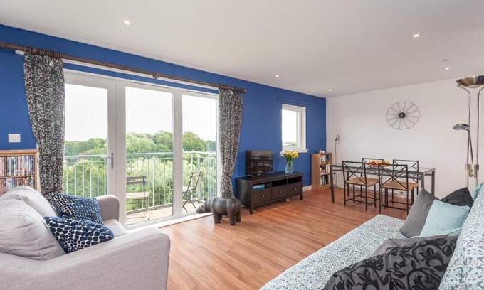 Restalrig Apartment | The Lochend Park View Residence No 2