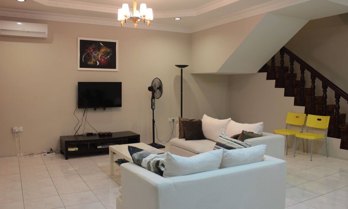Kuching House | The Lodge 362 Cottage