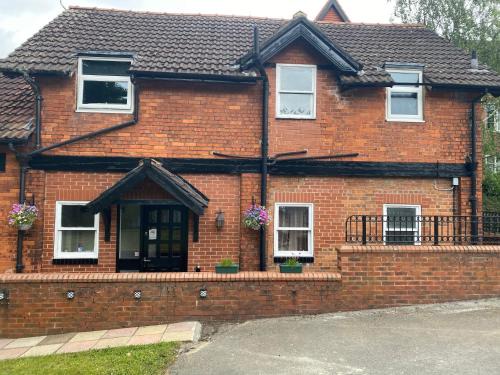 Acomb Cabin | The lodge at Carlton tavern free parking