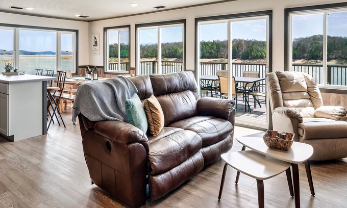 Dandridge Cabin | The Lodge at Lakeside by RedAwning