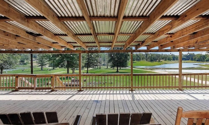 Centerville House | The Lodge At Our Texas Ranch