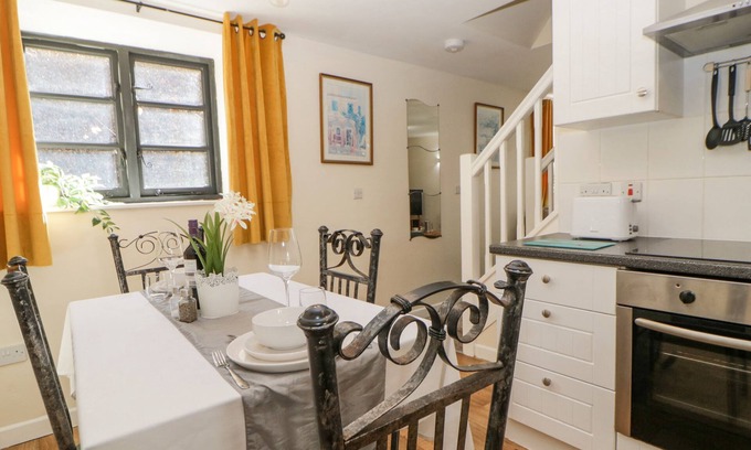 Heligan Cottage | THE LODGE AT THE CRIDFORD INN, pet friendly in Chudleigh