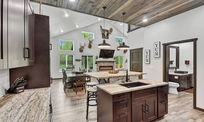 Sturgeon Bay Cabin | ❗️The Lodge Door Co. Luxury Barndo, Relax, Make Memories❗️