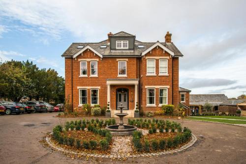 Duxford Hotel | The Lodge Duxford