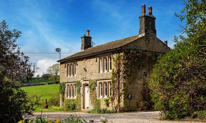 Burnsall Cabin | THE LODGE, family friendly, character holiday cottage in Grassington