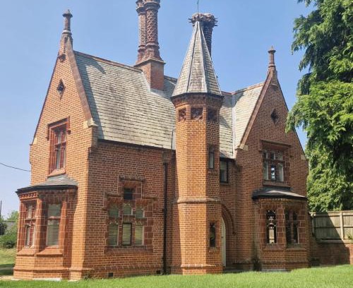 Foxley House | The lodge