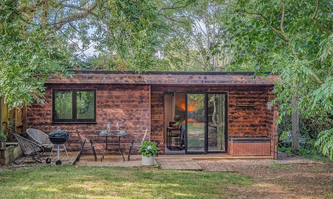 Raithby Cottage | The Lodge in the Woods