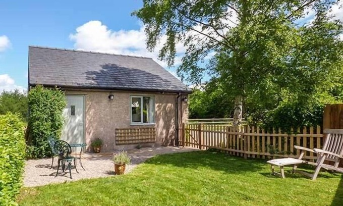 Abergavenny Cottage | THE LODGE, LOWER TREFEDW, pet friendly in Pandy, South Wales