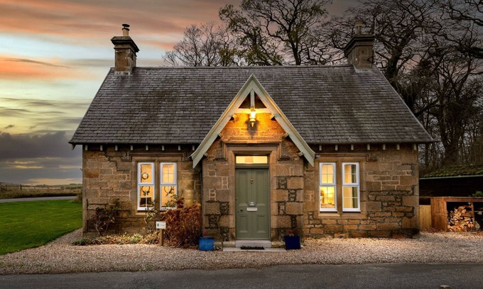 Elgin Cottage | The Lodge on Scottish Estate - wood burner - dogs welcome