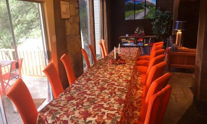 Lawton Villa | The Lodge-pool-Hot tub-7 BR, 6BA, dine 24,sleep 30