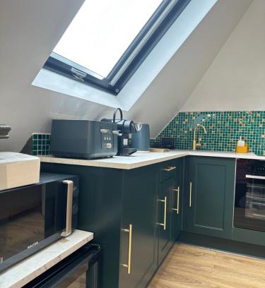 Toddington Apartment | The Loft at Orchard House- Strictly No Parties