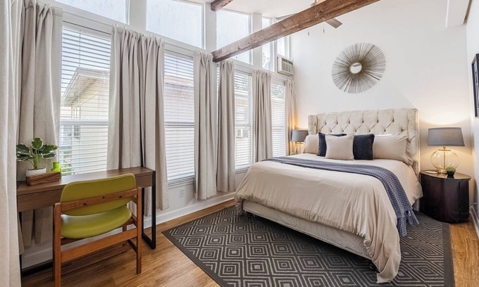 Lakeland House | The Loft at Raintree