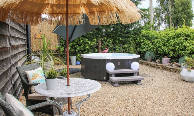 Leighton Cottage | THE LOFT, family friendly, with hot tub in Ironbridge