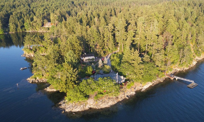 Salt Spring Island Cottage | The Loft Oceanfront retreat on Salt Spring Island