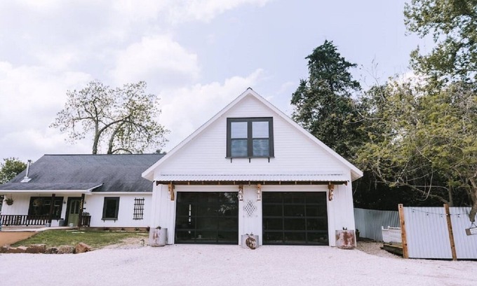 Brenham Apartment | The Loft On Almo