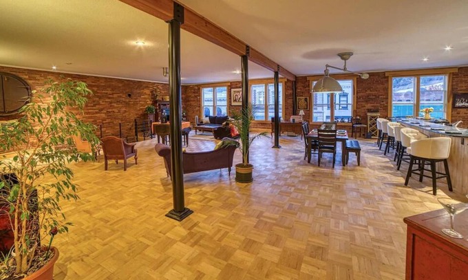 Wallace House | The Loft on Bank