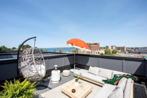 Traverse City Apartment | The Loft on Gillis AC Downtown Beach Rooftop