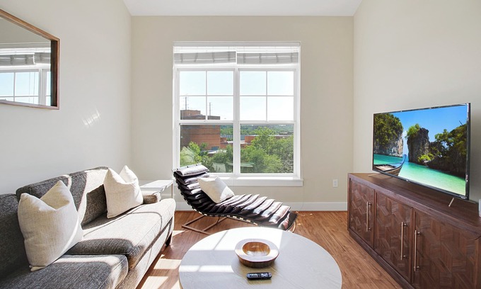 Eisenhower East Apartment | THE LOFT | Relax | Cozy | Old Town | 2 Bedrooms