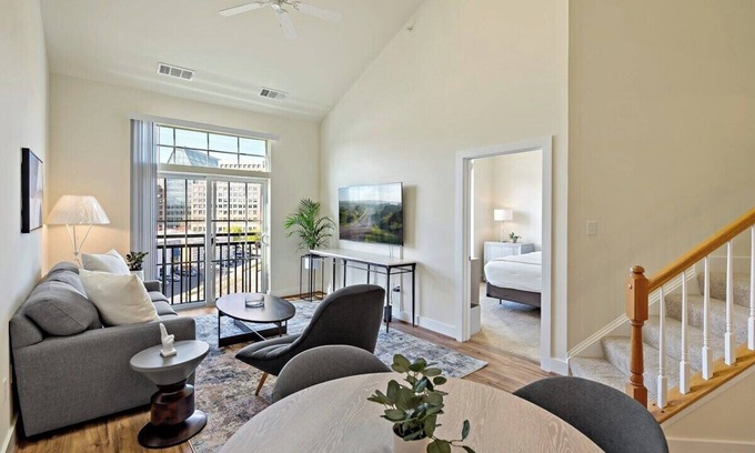 Eisenhower East Apartment | THE LOFT | Relax | Cozy | Old Town | 2 Bedrooms