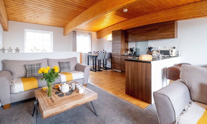 Leiston Cottage | The Loft - sleeps 6 guests in 3 bedrooms
