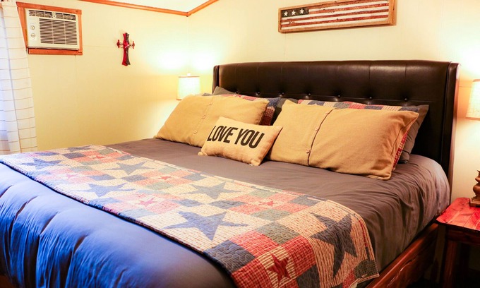 Hot Springs House | The Loft Suite at Panther Valley Ranch