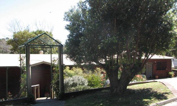 Pemberton Hotel | The Log Cabin B&B - Blue Wren Room