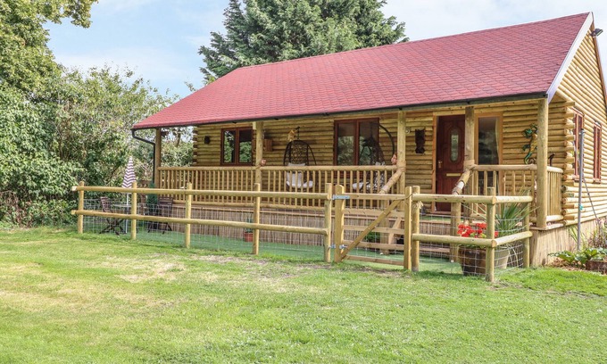 Brandon Cottage | THE LOG CABIN, pet friendly, character holiday cottage in Brandon