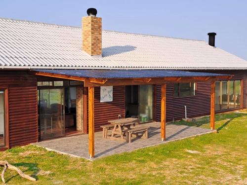 Pearly Beach House | The Log House