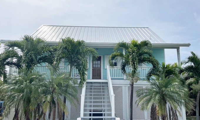 Hope Town House | The Loggerhead House at Turtle Hill Resort