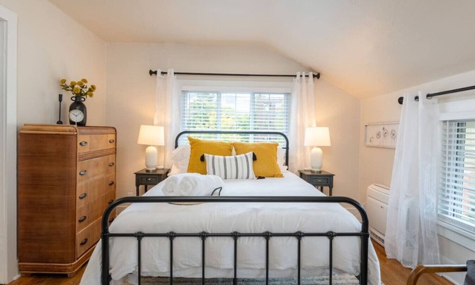 Rose Park Apartment | The Lolo Creek Loft on the Hip Strip, Vintage Suite