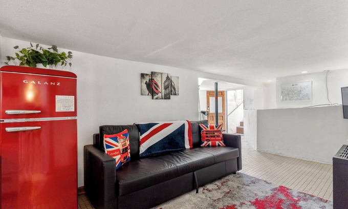 Manitou Springs Historic District Apartment | The London Escape: Manitou's Unforgettable Getaway