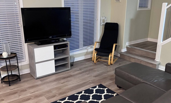 Medicine Hat Condo | The London Oasis