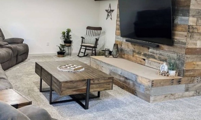 Zion House | The Lone Spruce Inn - just 17 minutes from Beaver Stadium