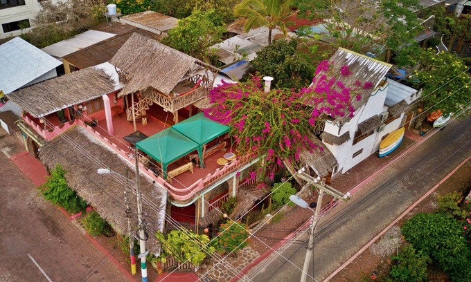 Bahia de la Academia Bed & Breakfast | The lonely George Ecolodge