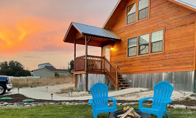 Canyon Lake Cabin | The Lonesome Dove Lake Cabin