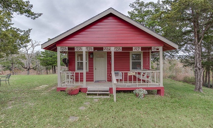 Carmine Bed & Breakfast | The Lonestar Cottage- Solid Rock Ranch