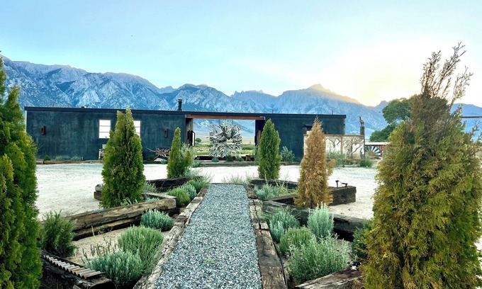 Lone Pine House | The LONEWEST Retreat in the Eastern Mountain Sierras