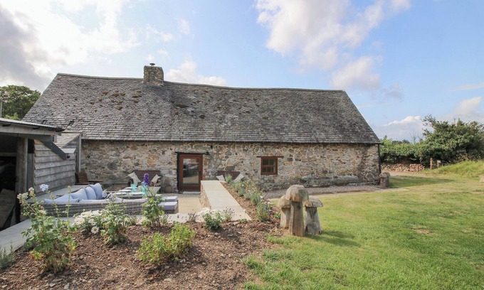 Oswestry Cottage | THE LONG HOUSE, pet friendly, character holiday cottage in Trefonen