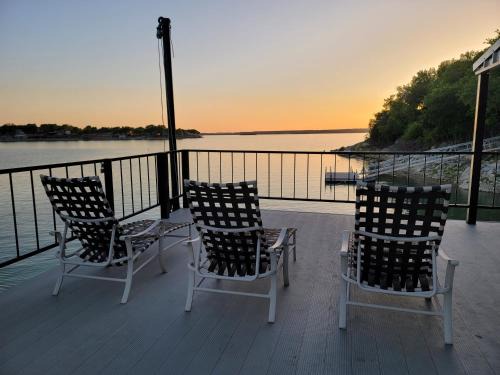 Lake Bridgeport House | The Lookout At Lakewood, By M Host