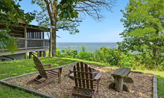 Mentone Cabin | The Lookout at Mentone-log cabin with hot tub & amazing views!